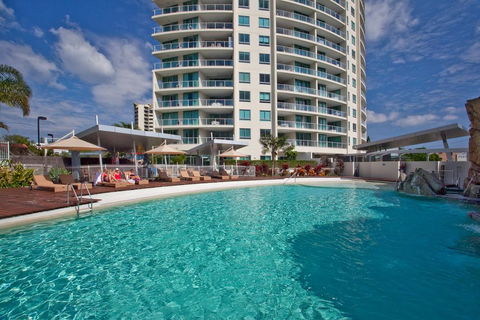 Wings Luxury Apartment Pink Poodle - Accommodation Main Beach 1