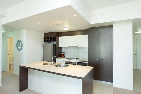 Wings Resort - Private Apartments - Accommodation Main Beach 3