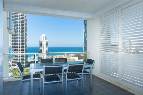 Wings Resort - Private Apartments - Accommodation Main Beach 1
