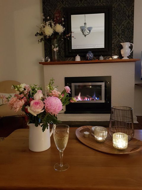 Winston Cottage At Three Sisters - Accommodation Main Beach 2