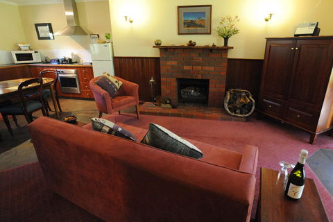 Wintarni Olives Cottage - Accommodation Main Beach 0