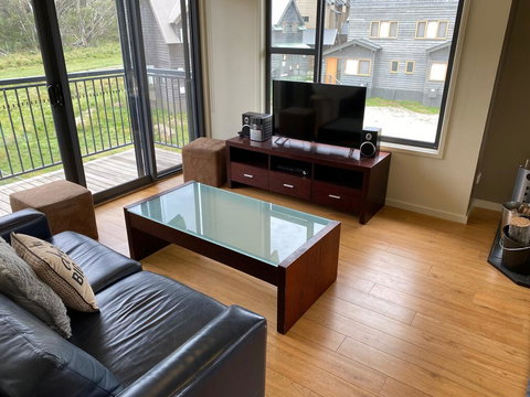 Winterfell - Accommodation Main Beach 3