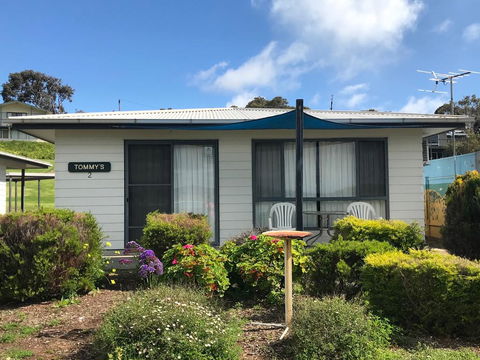 Wintersun Holiday Cottages - Accommodation Main Beach 3