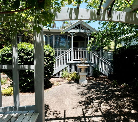 Wisteria Cottage 95 Main Western Road - Accommodation Main Beach 1