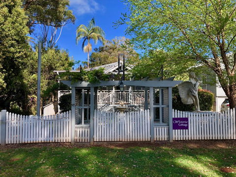 Wisteria Cottage 95 Main Western Road - Accommodation Main Beach 0