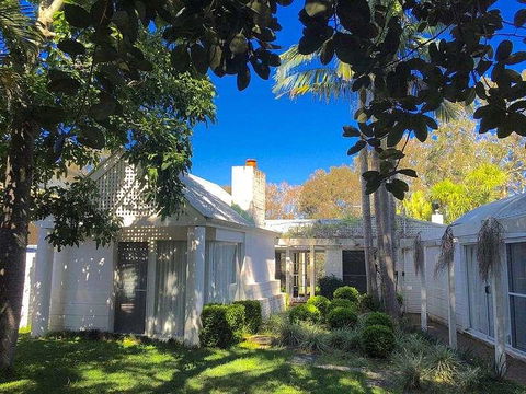 Wisteria Cottage On The Lagoon/Beach - Accommodation Main Beach 0