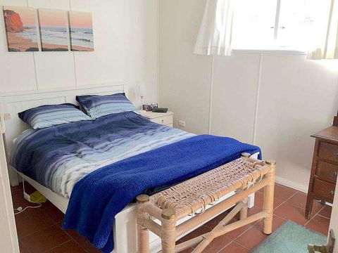 Wisteria Cottage On The Lagoon/Beach - Accommodation Main Beach 3