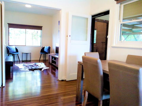 Wombat Cottage Albury - Accommodation Main Beach 3