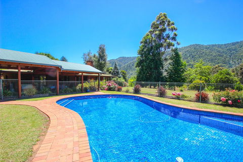 Wombat Hollow - Accommodation Main Beach 1