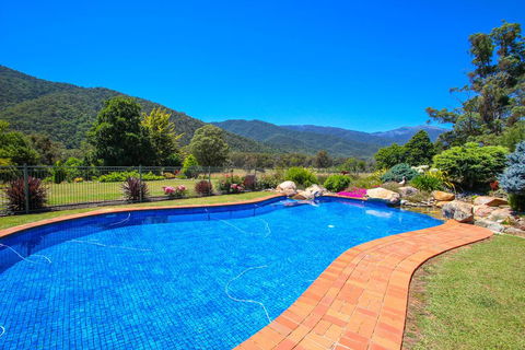 Wombat Hollow - Accommodation Main Beach 2