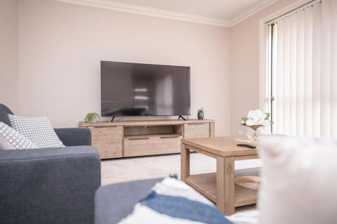 Wonderful Windred Modern, Comfy, Quiet - Accommodation Main Beach 3