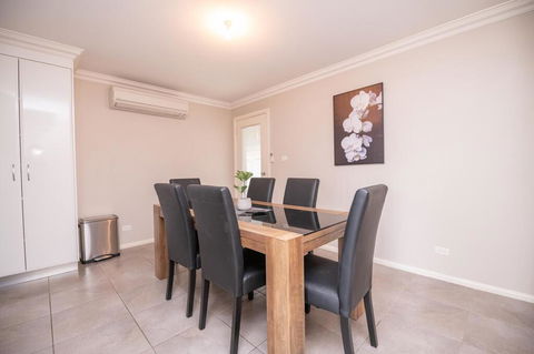 Wonderful Windred Modern, Comfy, Quiet - Accommodation Main Beach 0