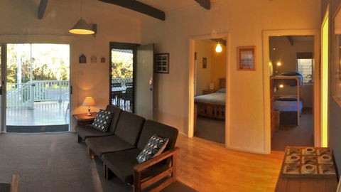 Wonky Pine Beach House, NARRWALLEE- 4 Bedroom - Accommodation Main Beach 2