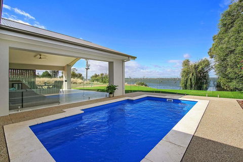 Woodbine Waters - Accommodation Main Beach 1