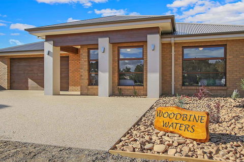 Woodbine Waters - Accommodation Main Beach 2
