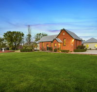 Woodend Old School House - Accommodation Main Beach
