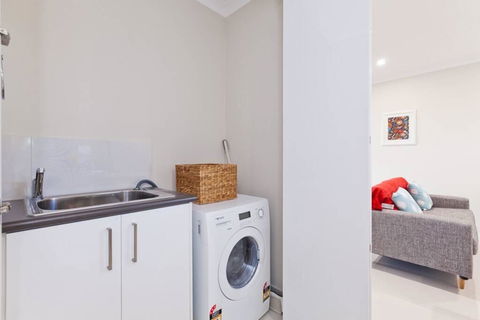 Woodlands - Home With A View - Accommodation Main Beach 1