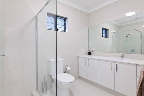 Woodlands - Home With A View - Accommodation Main Beach 2