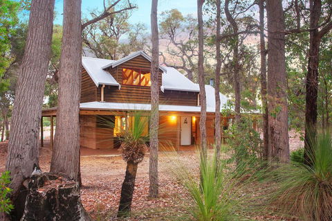 Woodstone Kookaburra Cottage - Accommodation Main Beach 0