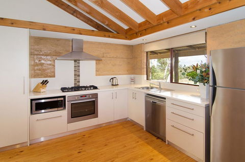 Woodstone Possum Cottage - Accommodation Main Beach 1