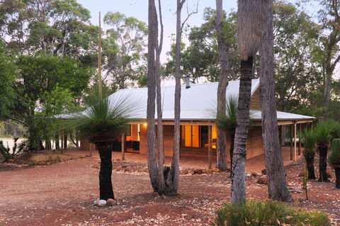 Woodstone Possum Cottage - Accommodation Main Beach 0