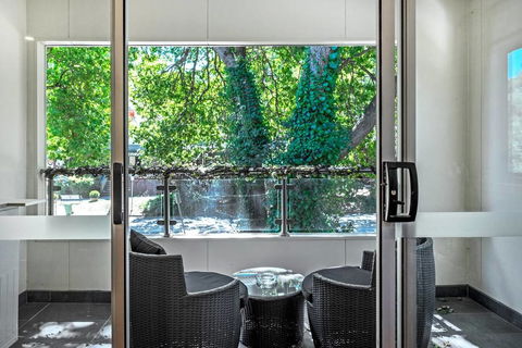 Woody Lifestyle One Bedroom Apartment - Accommodation Main Beach 0