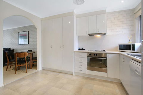 Woody's - In Central Bright - Accommodation Main Beach 2