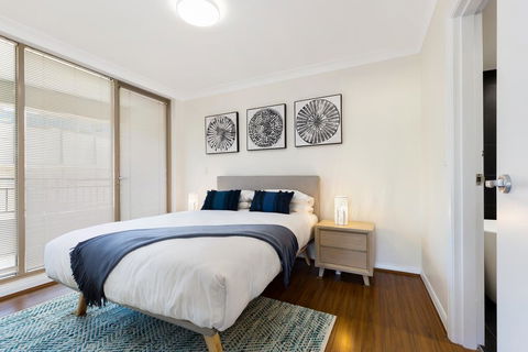 Woolloomooloo Modern Apartment 12BRK - Accommodation Main Beach 3