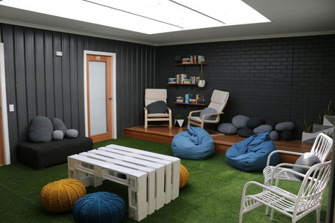Woopi Backpackers - Accommodation Main Beach 3