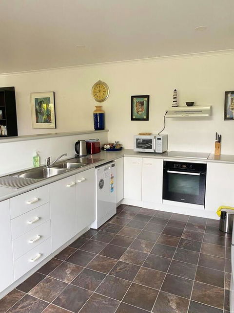 Woorim Secluded Palms Villa - Accommodation Main Beach 3