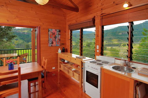 Worendo Cottages - Accommodation Main Beach 2