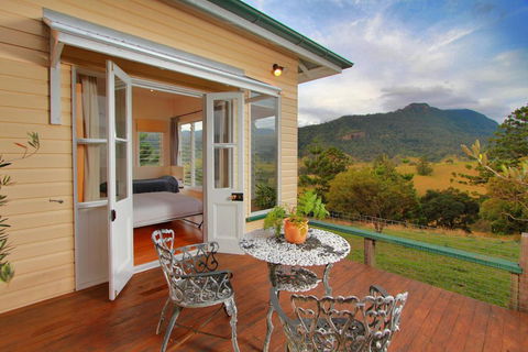 Worendo Cottages - Accommodation Main Beach 1