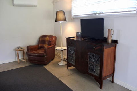 Wormwood Studio - Accommodation Main Beach 2