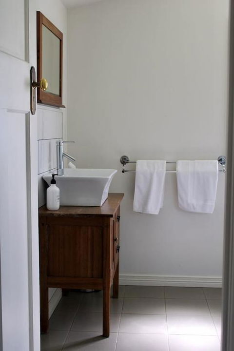 Wormwood Studio - Accommodation Main Beach 3