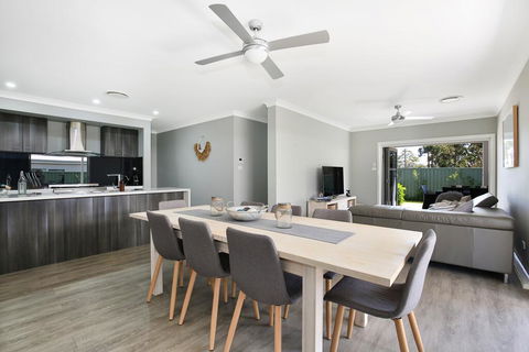 Wowly Waters - Pet Friendly - 1 Min Walk To Beach - Accommodation Main Beach 2