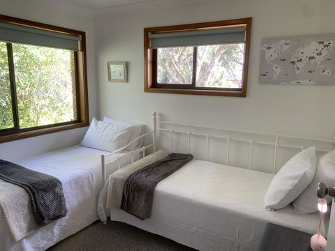 Wreck Beach Cottage @ Shoal Bay - Accommodation Main Beach 3