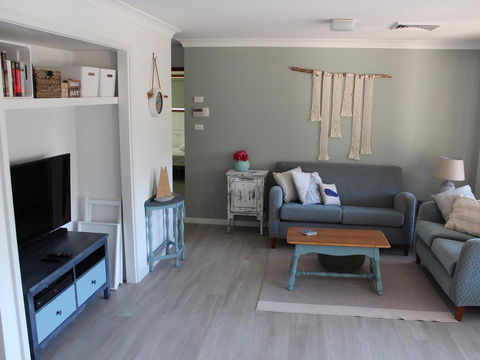 Wreck Beach Cottage @ Shoal Bay - Accommodation Main Beach 0