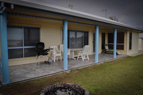 Wrightaway - Accommodation Main Beach 2