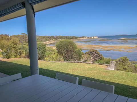 Wrightaway - Accommodation Main Beach 0