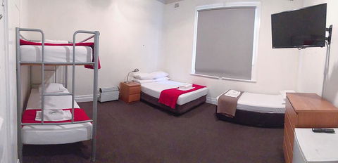 Wynyard Hotel - Accommodation Main Beach 1