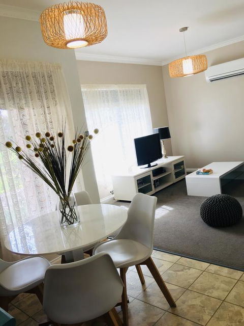Wypinga B&B - Pet Friendly - Accommodation Main Beach 3