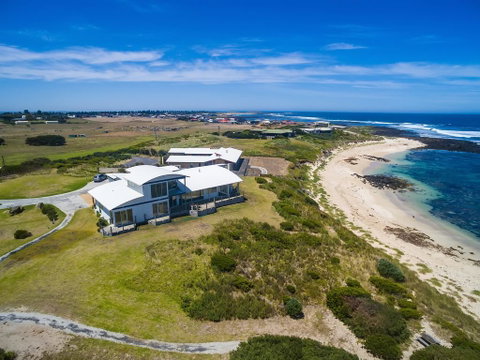 Wytonia Beachfront Accommodation - Accommodation Main Beach 0