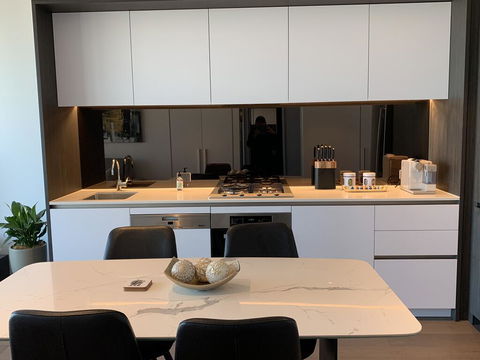 Xu's Residence@No.1 Collins Wharf - Accommodation Main Beach 2
