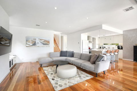 Xus Residence - Accommodation Main Beach 2