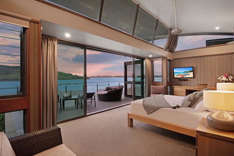 Yacht Club Villa 33 - Serenity - 4 Bedroom 4 Bathroom House Ocean Views 2 Buggies - Accommodation Main Beach 0