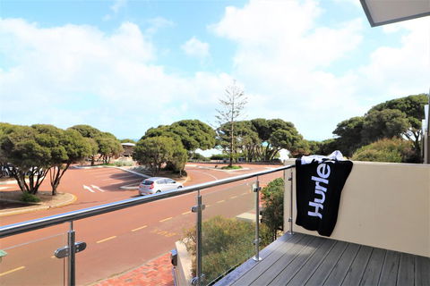 Yallingup Beach Resort - Accommodation Main Beach 2