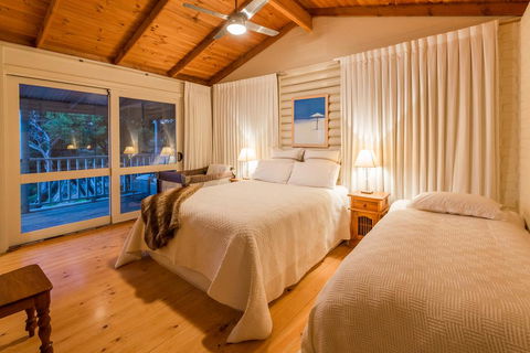 Yallingup's Best Located Beach House - Accommodation Main Beach 2
