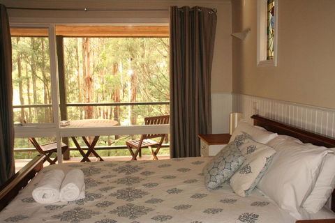 Yama Ki - Accommodation Main Beach 1