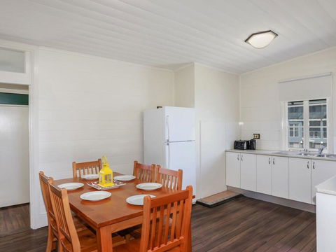 Yamba Pilot Cottage 2 - Pets Welcome - Close To Beach - Accommodation Main Beach 2