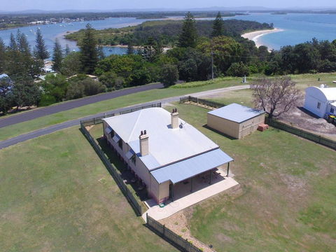 Yamba Pilot Cottage 2 - Pets Welcome - Close To Beach - Accommodation Main Beach 0